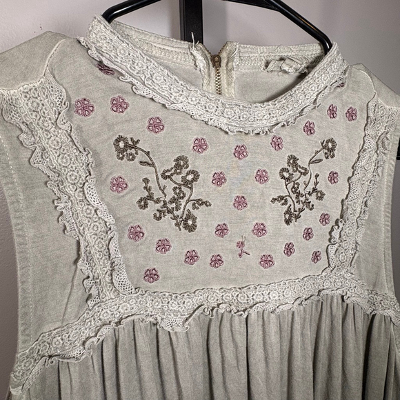 Women's POL Sage Green Tunic Top with Purple Floral Embroidery, Size M - Picture 2 of 4